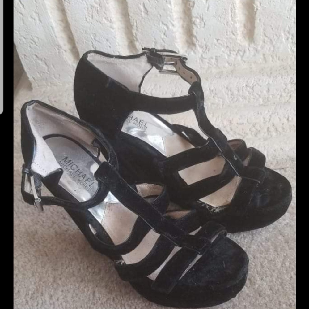 Velvet wedges